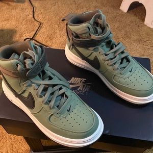 Nike Air Force one Boots . Olive green . Size . Youth boys 6.5